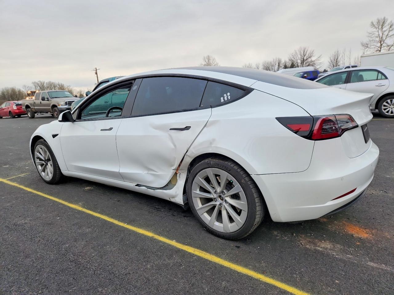 2022 Tesla Model 3 - Фото 2