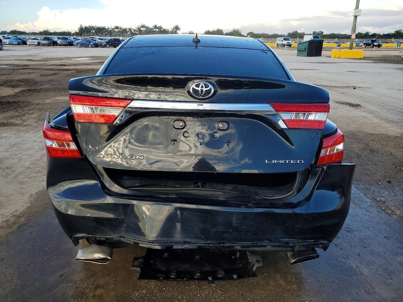 2015 Toyota Avalon - Image 6