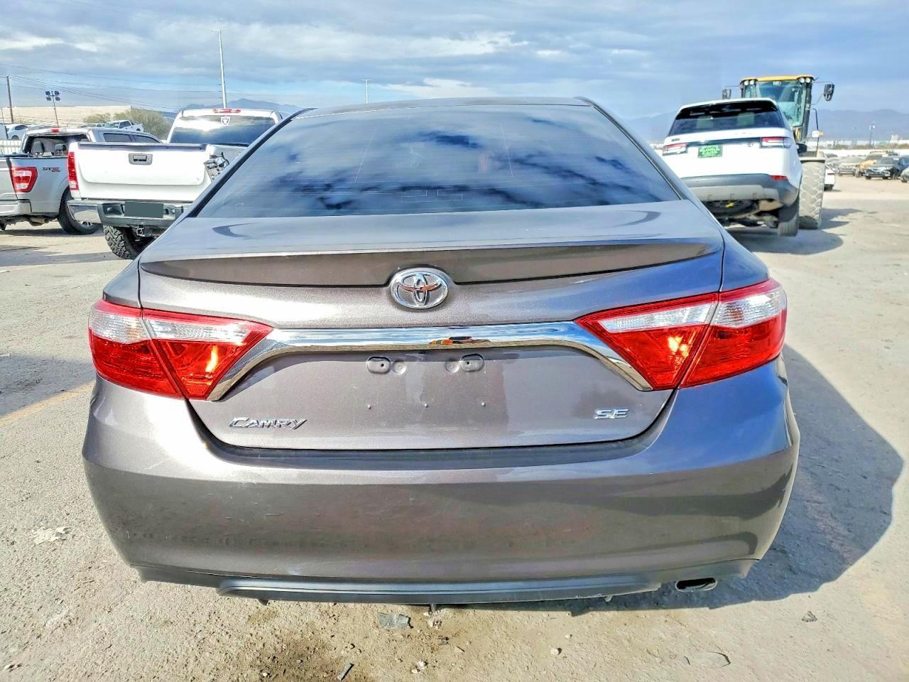 2015 Toyota Camry Se - Image 6