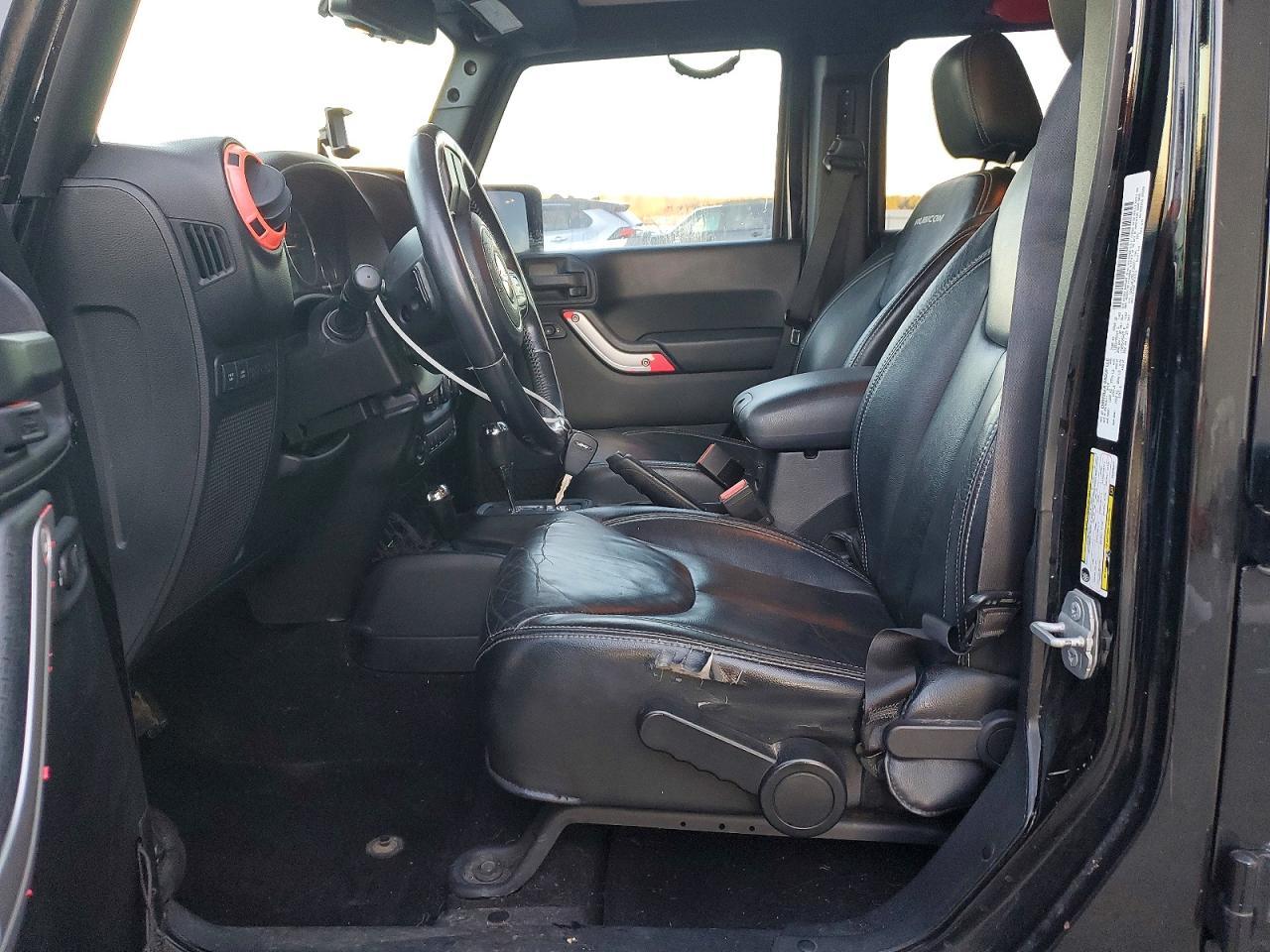 2014 Jeep Wrangler Unlimited Rubicon - Image 7