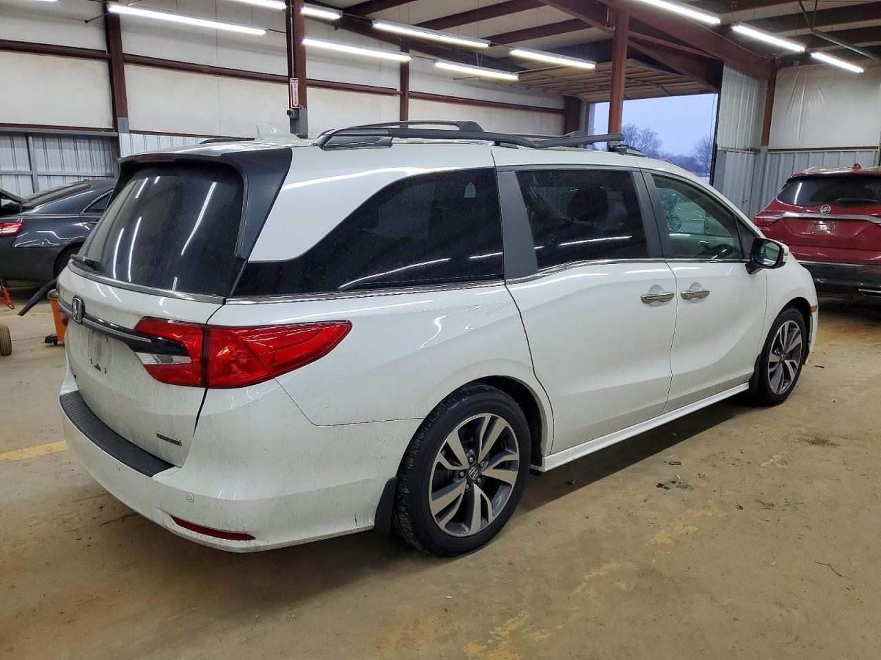 2022 Honda Odyssey Touring - Фото 3