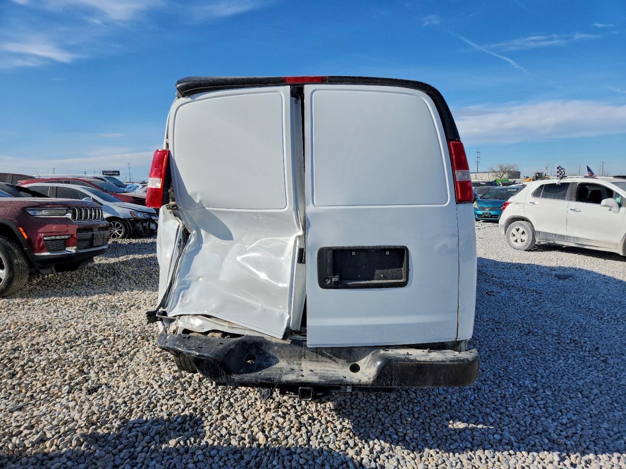 2022 Chevrolet Express G2500 - Фото 6