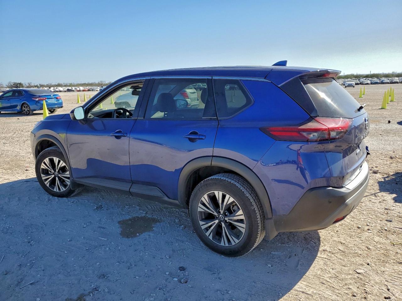 2021 Nissan Rogue Sv - Image 2