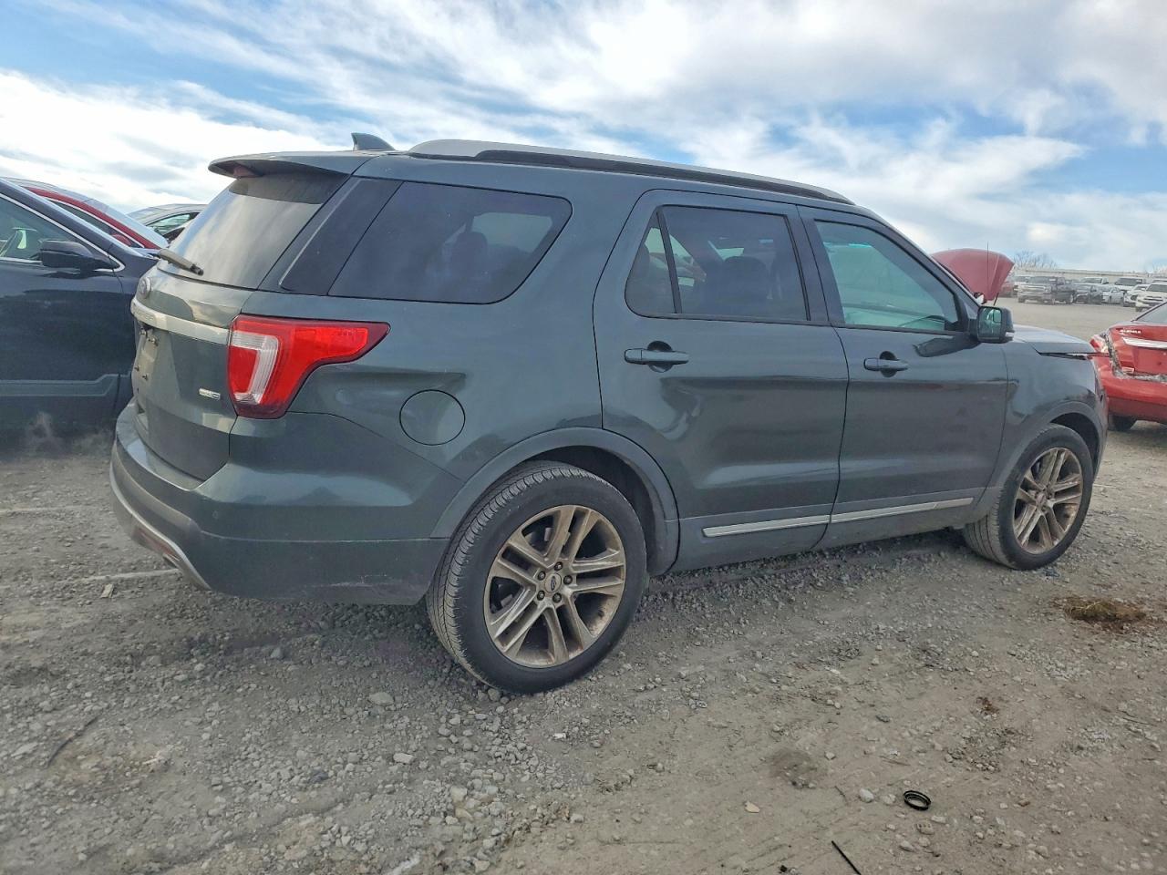 2016 Ford Explorer Xlt - Image 3