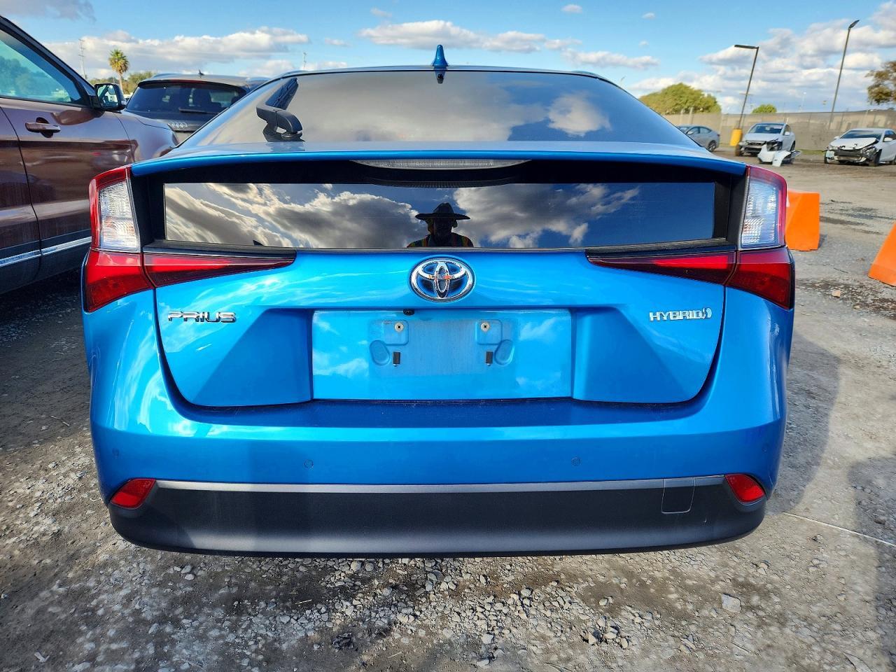 2020 Toyota Prius Le - Фото 6