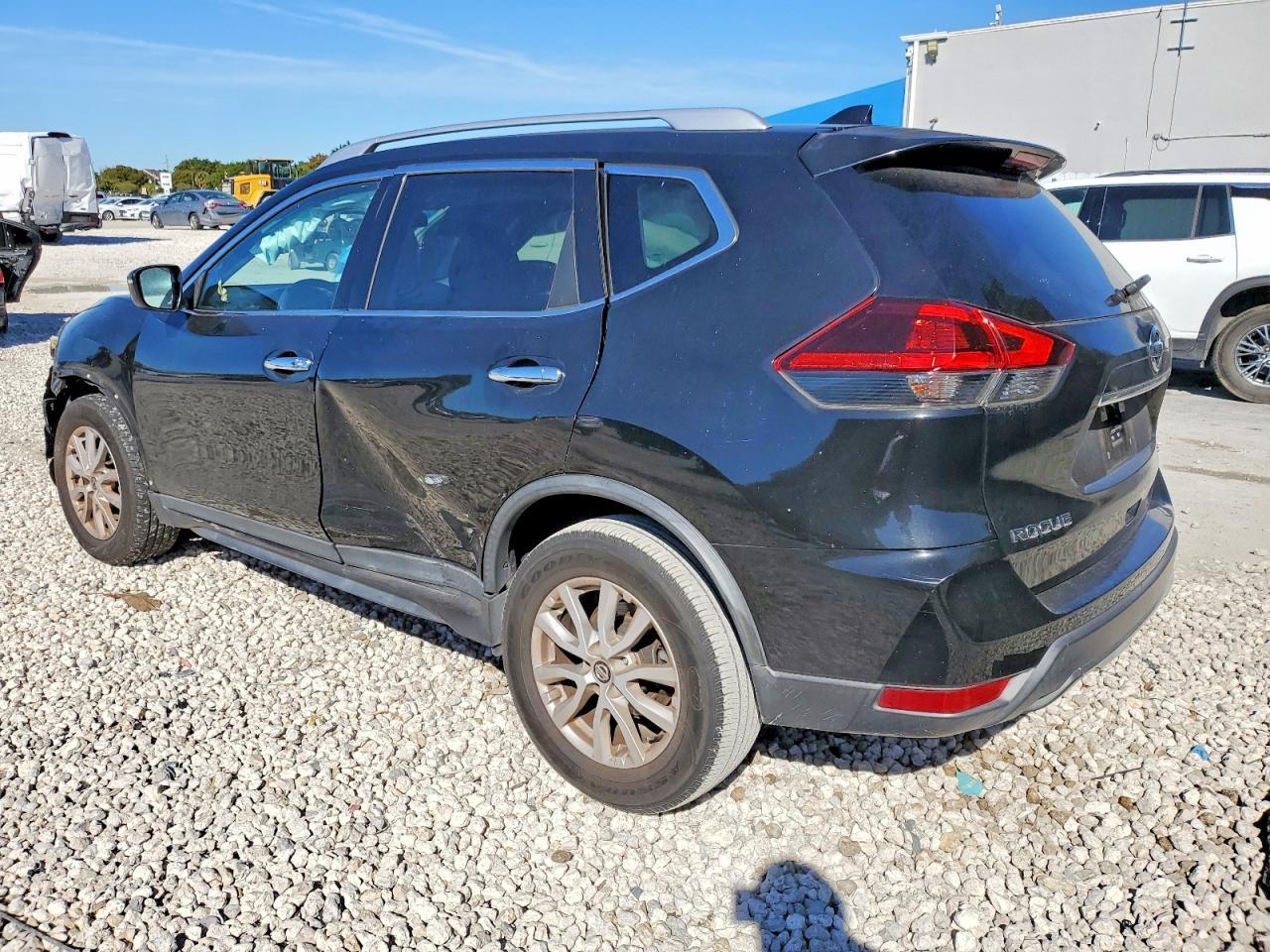 2018 Nissan Rogue S - Фото 2