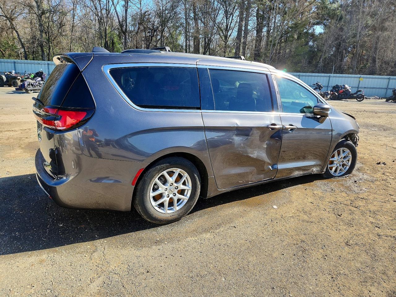 2022 Chrysler Pacifica Touring L - Image 3