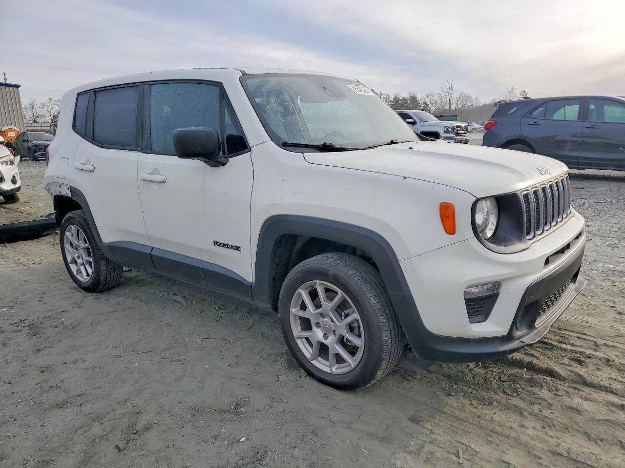 2023 Jeep Renegade Latitude - Image 4