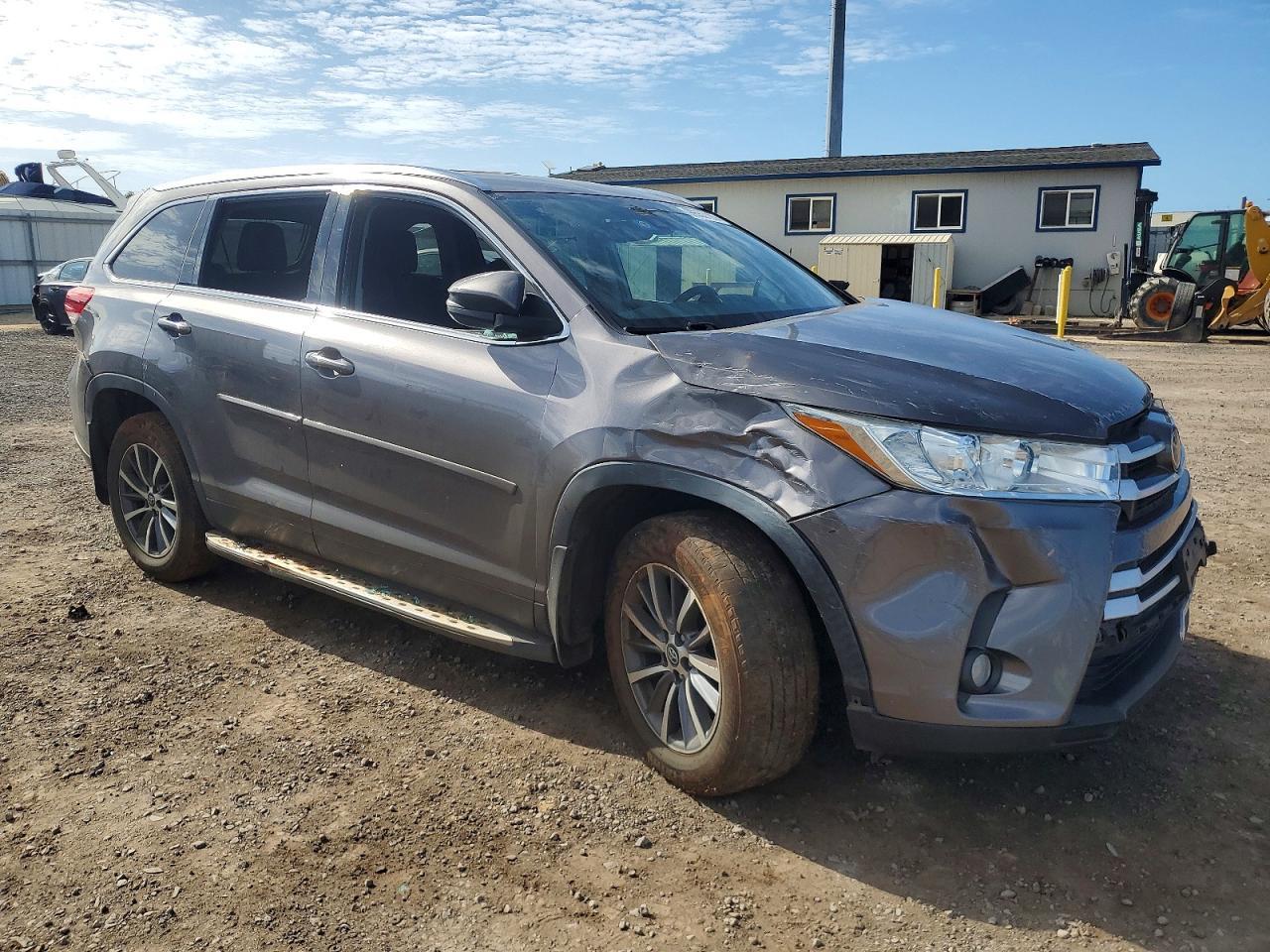 2019 Toyota Highlander Se - Image 4