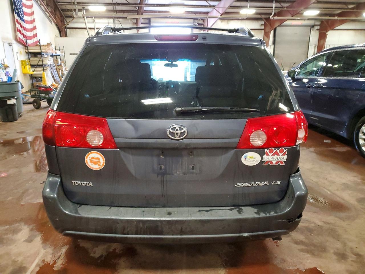 2009 Toyota Sienna Le 8-Passenger - Фото 6