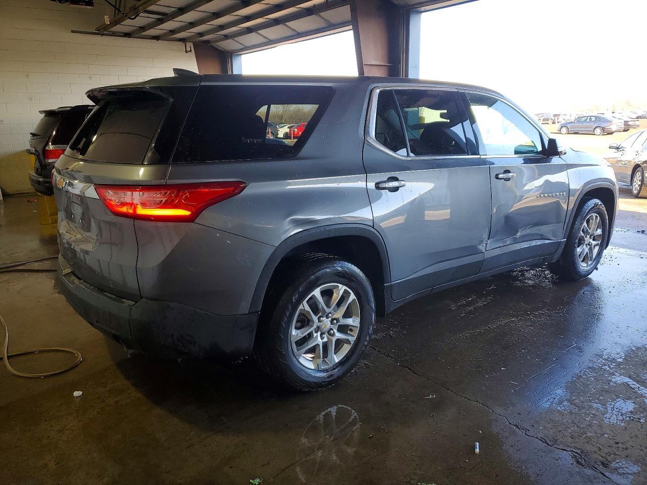 2019 Chevrolet Traverse Ls - Фото 3