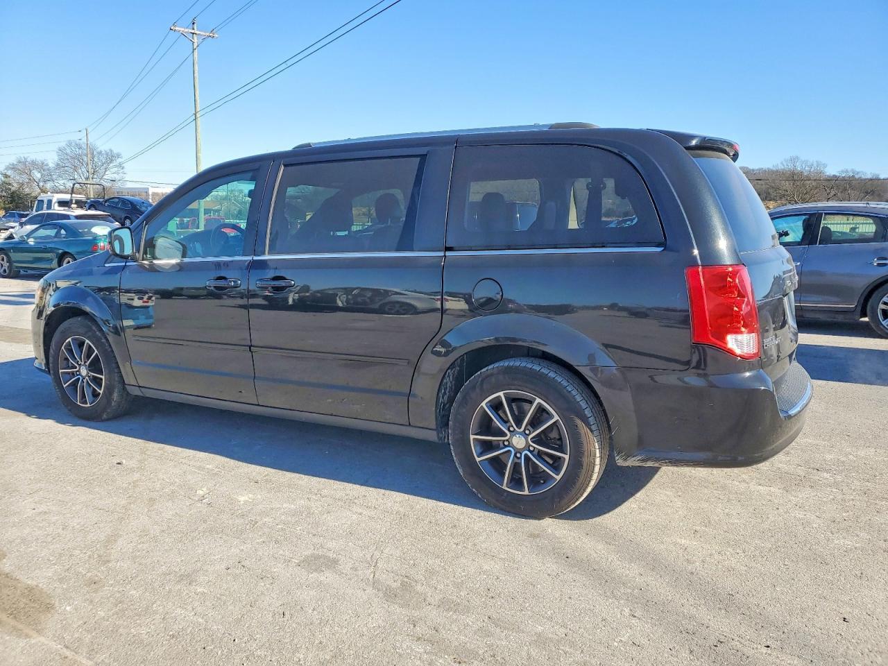 2017 Dodge Grand Caravan Sxt - Image 2