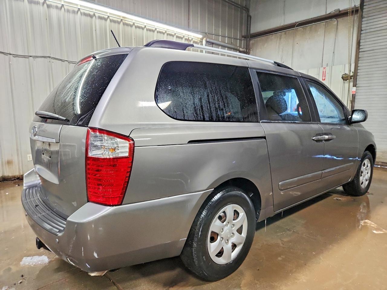 2010 Kia Sedona Lx - Фото 3