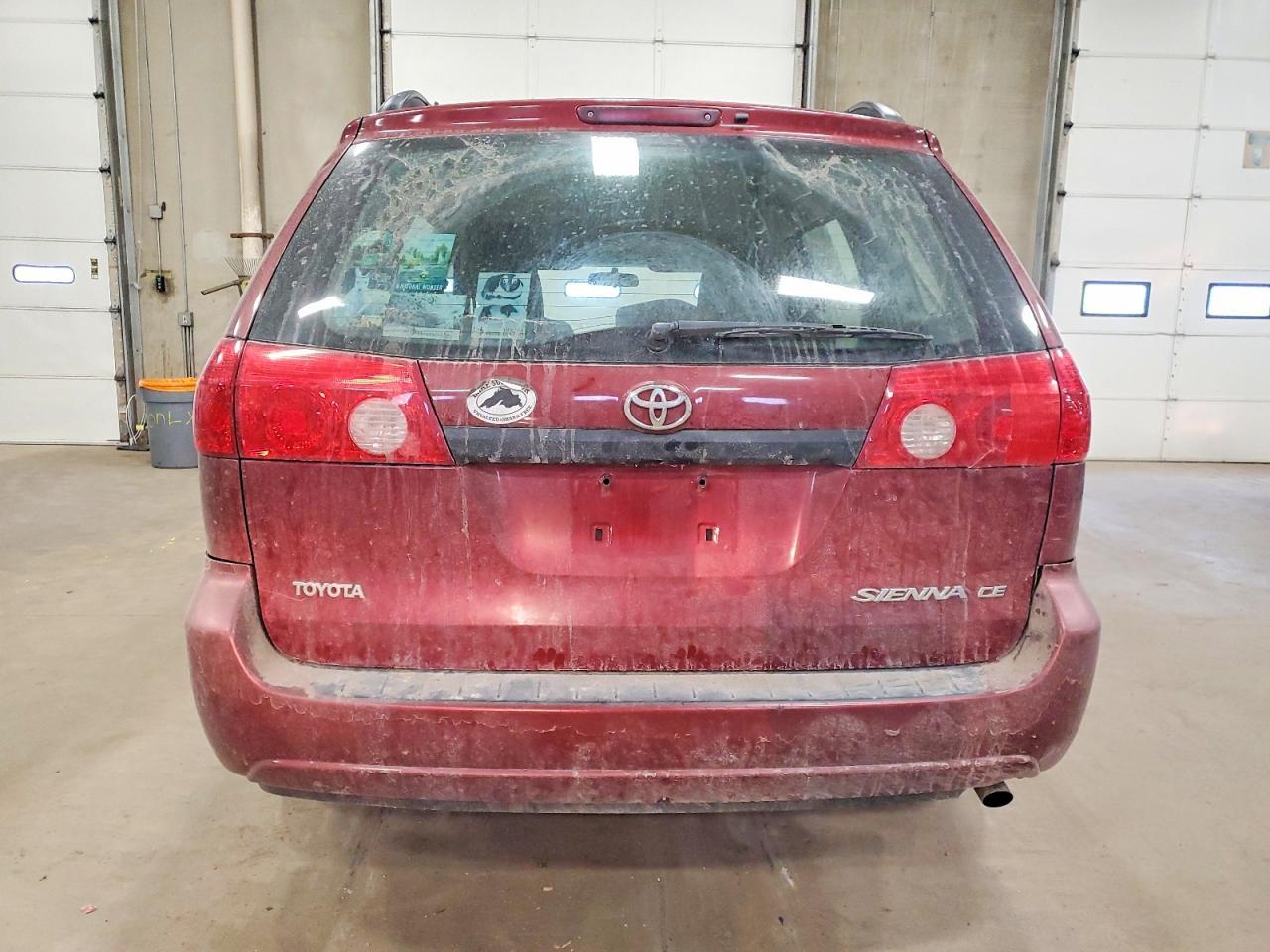 2010 Toyota Sienna Ce 7-Passenger - Фото 6