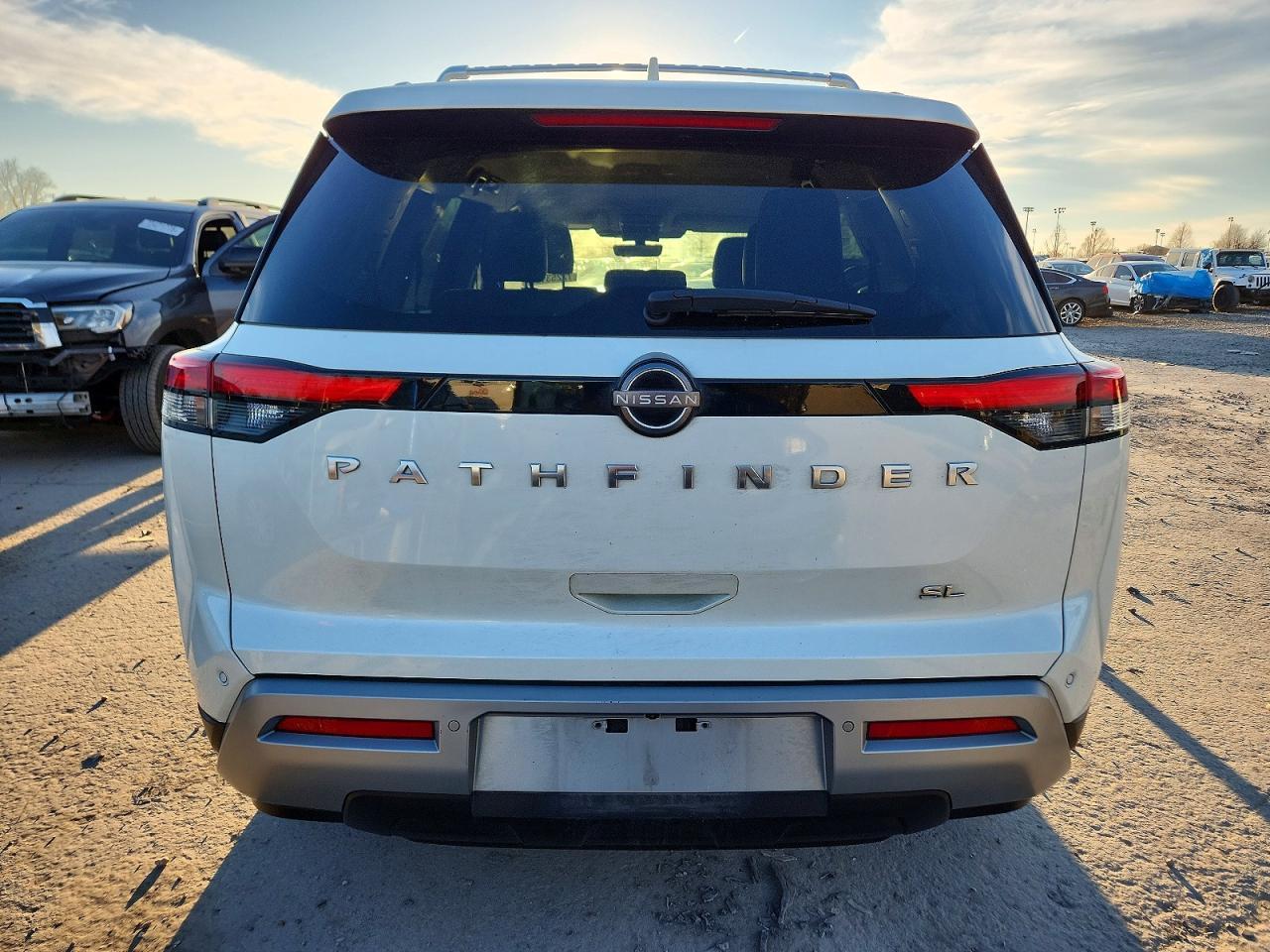 2023 Nissan Pathfinder Sl - Фото 6