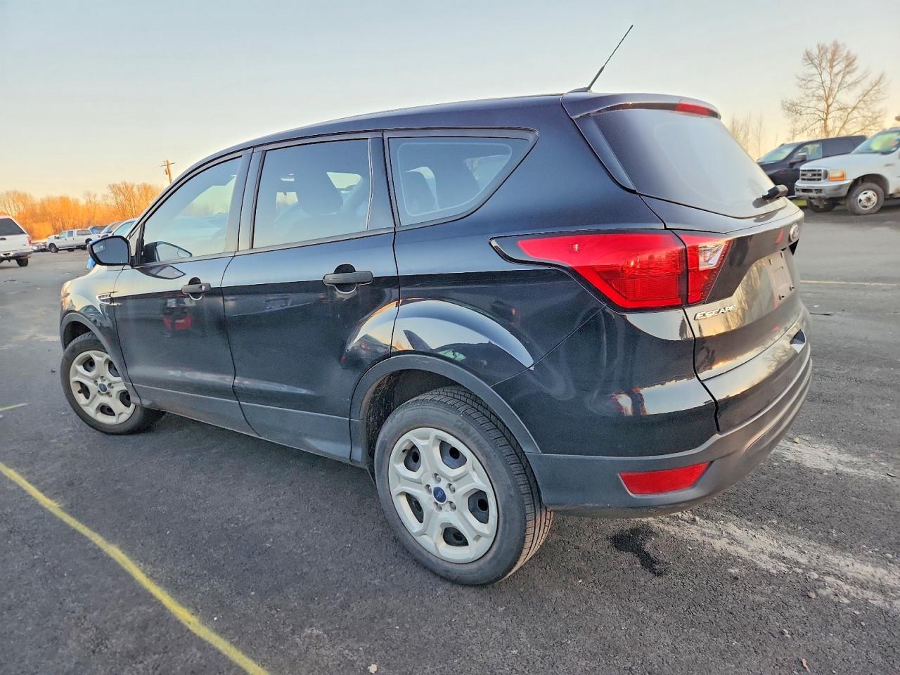 2019 Ford Escape S - Фото 2
