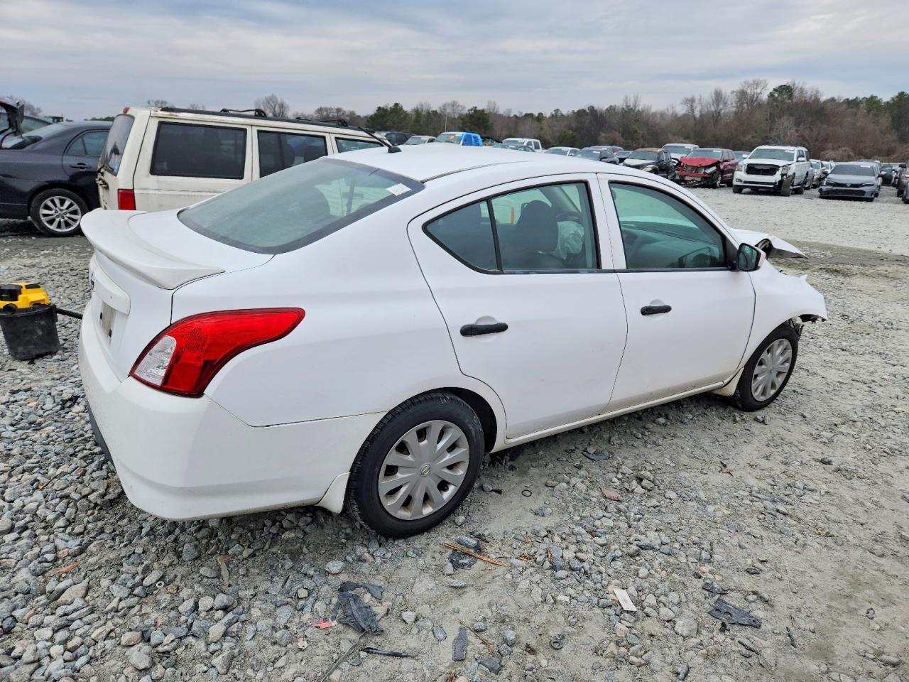 2018 Nissan Versa S - Фото 3