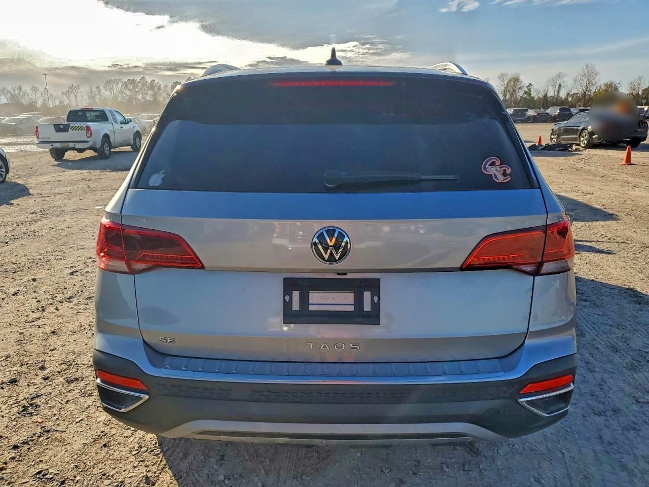 2023 Volkswagen Taos Se - Фото 6