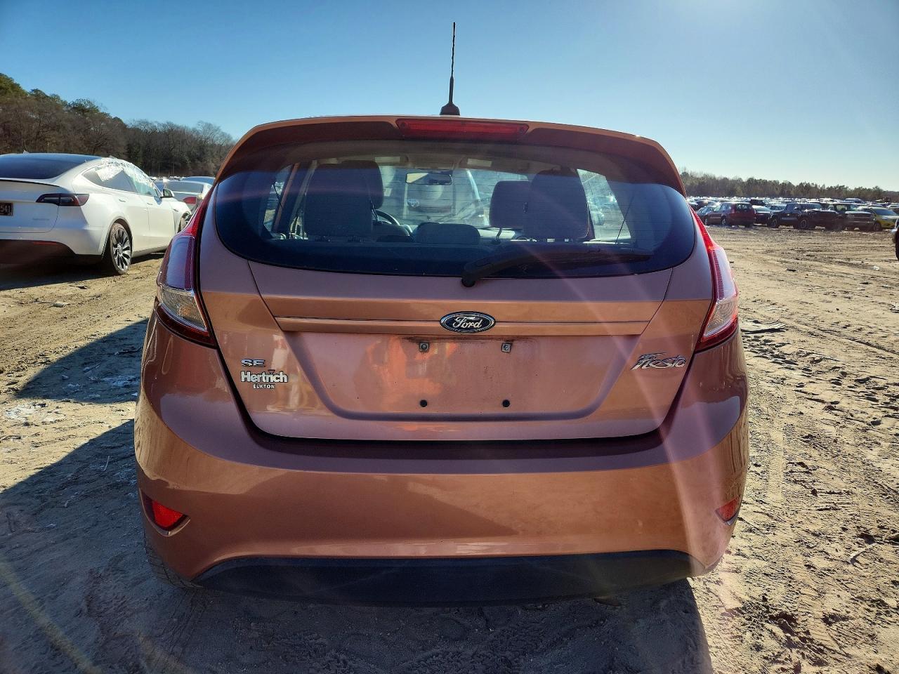 2017 Ford Fiesta Se - Фото 6