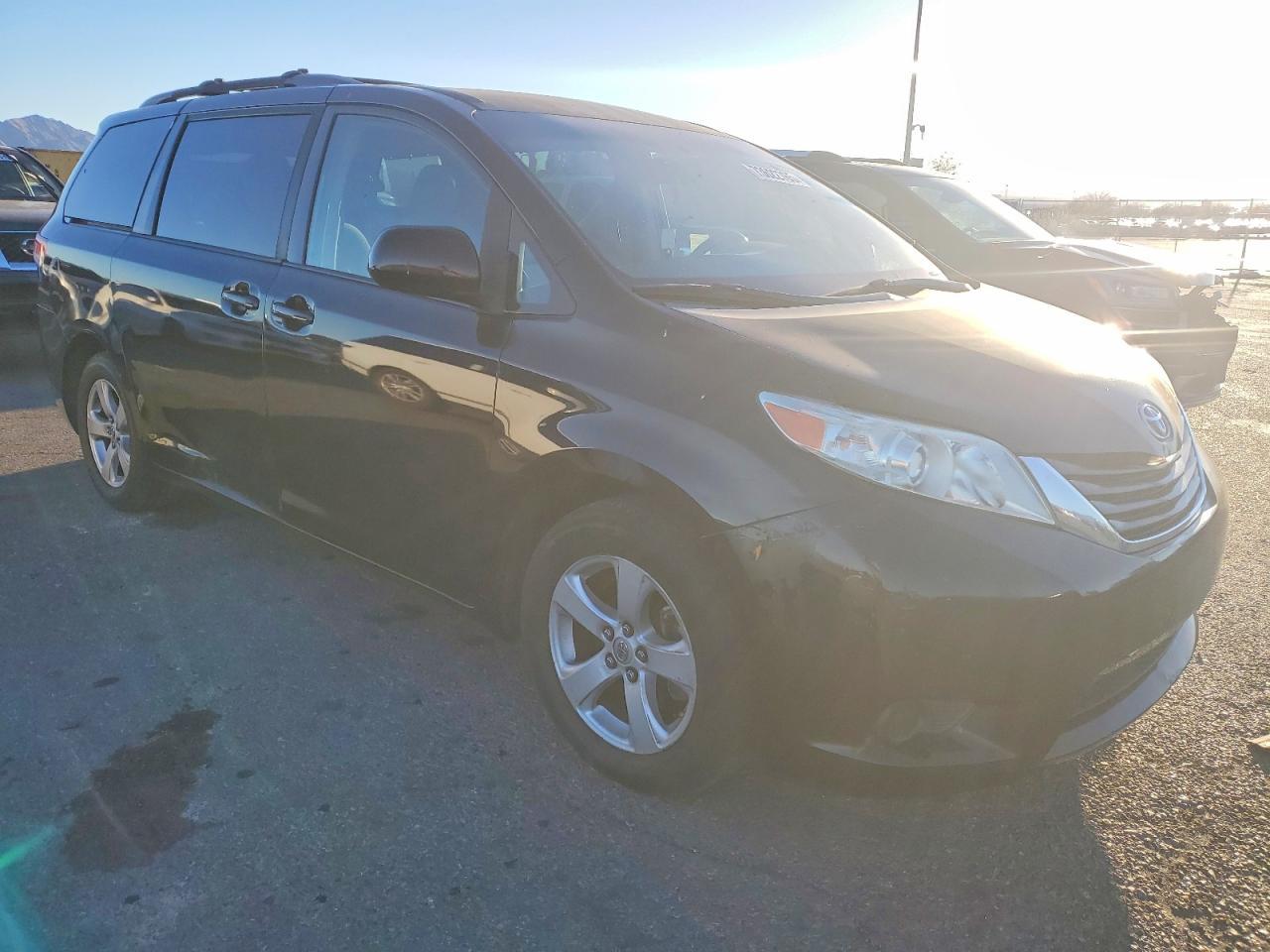 2013 Toyota Sienna Le - Image 4