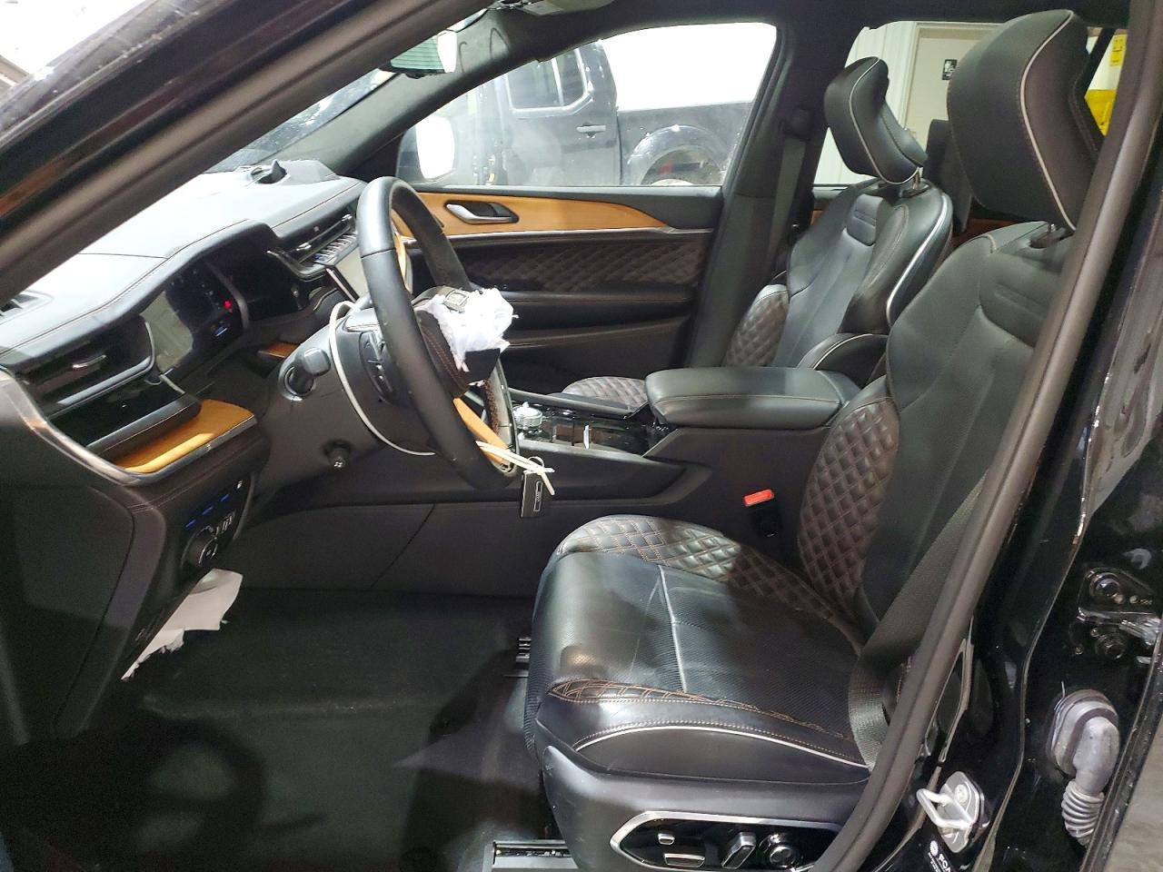 2023 Jeep Grand Cherokee Summit 4Xe - Image 7