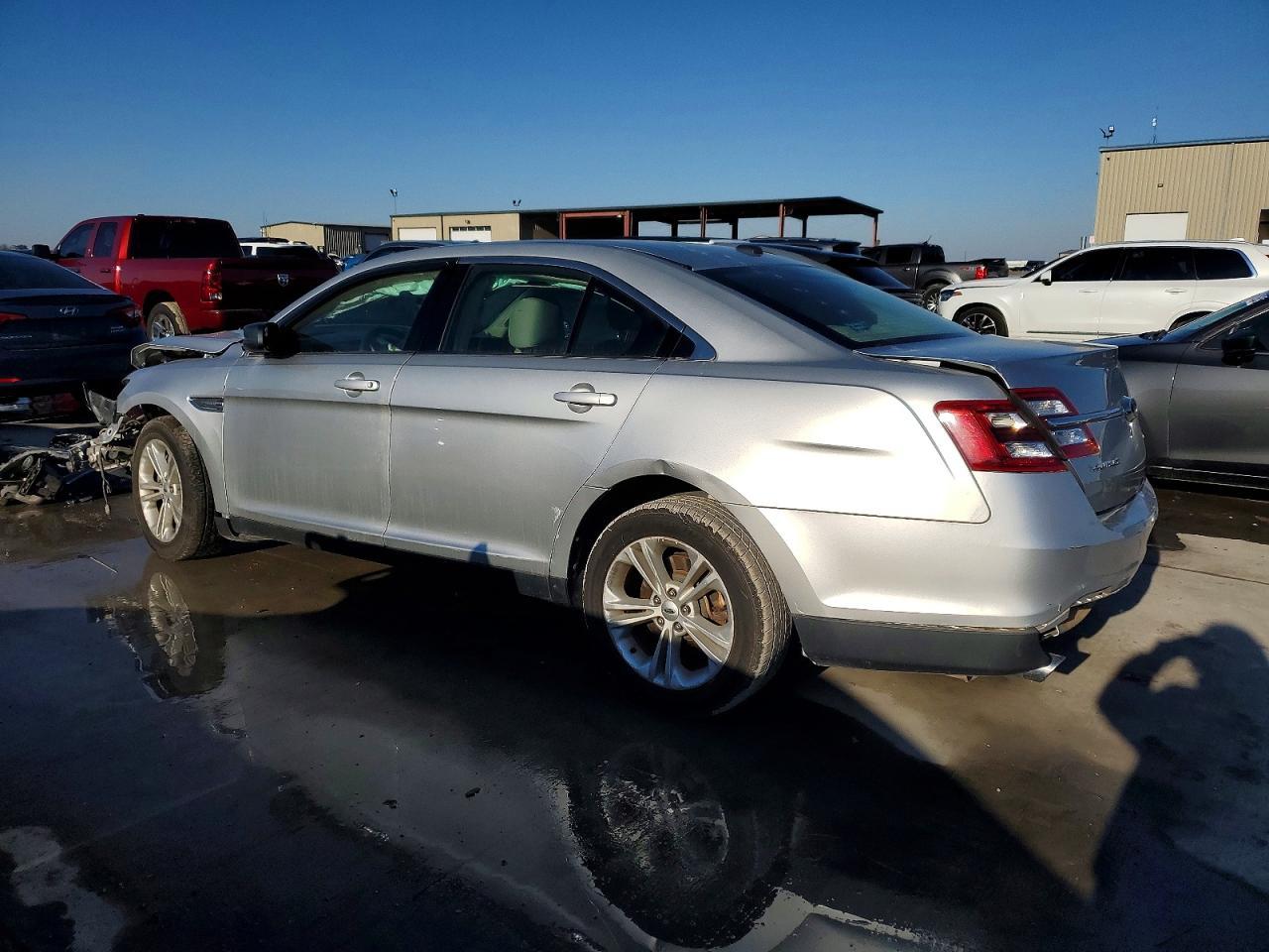 2017 Ford Taurus Se - Фото 2