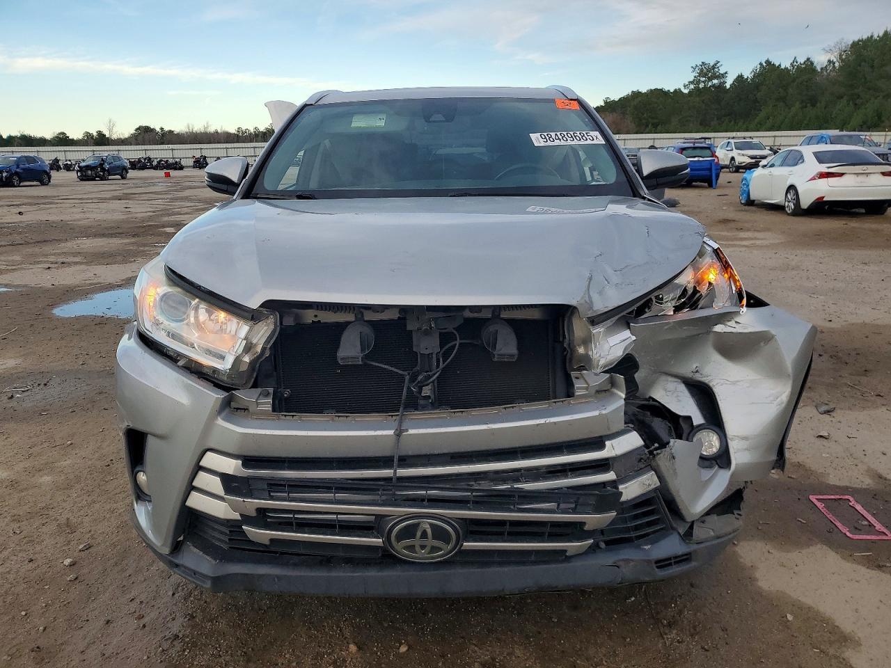 2017 Toyota Highlander Se - Фото 5