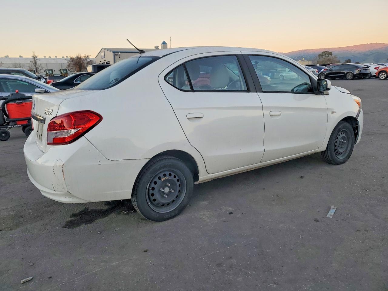 2017 Mitsubishi Mirage G4 Es - Image 3