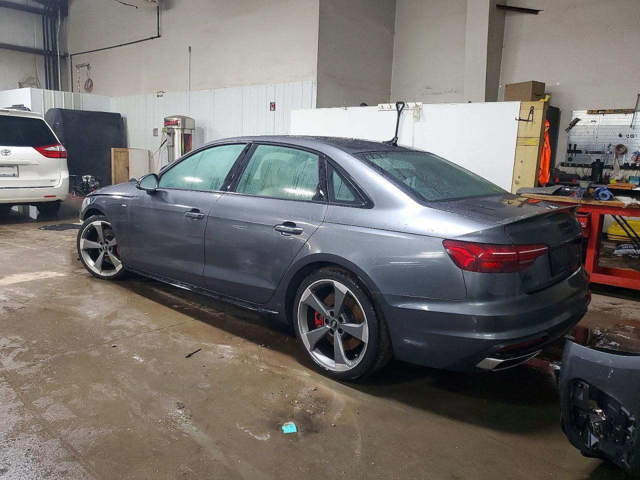 2022 Audi A4 Premium Plus 45 - Фото 2