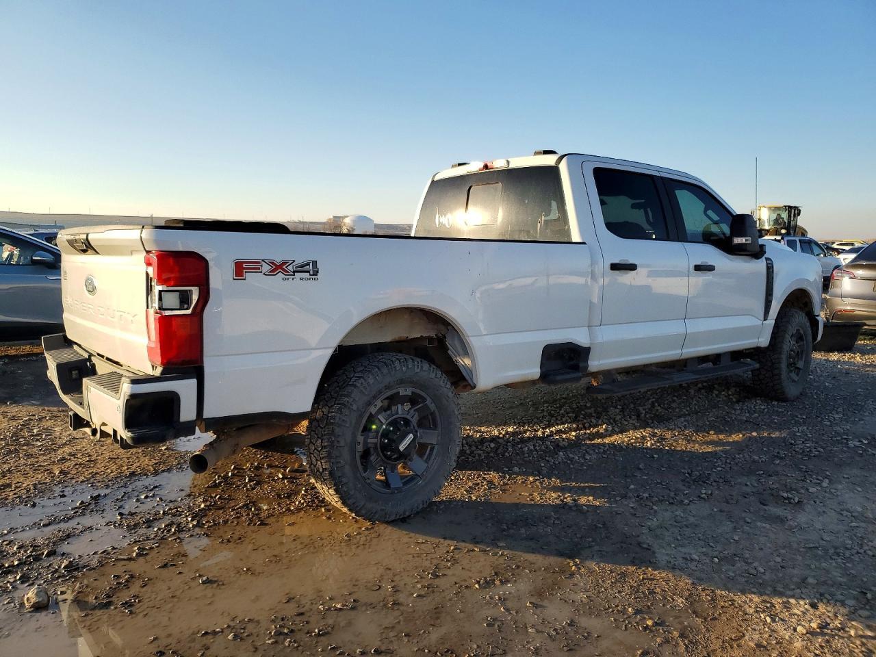 2023 Ford F250 Super Duty - Фото 3