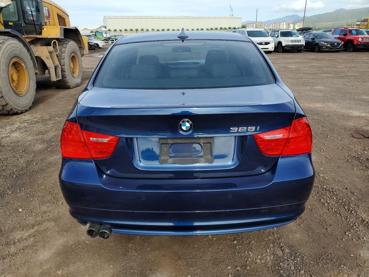 2011 BMW 328 I - Image 6