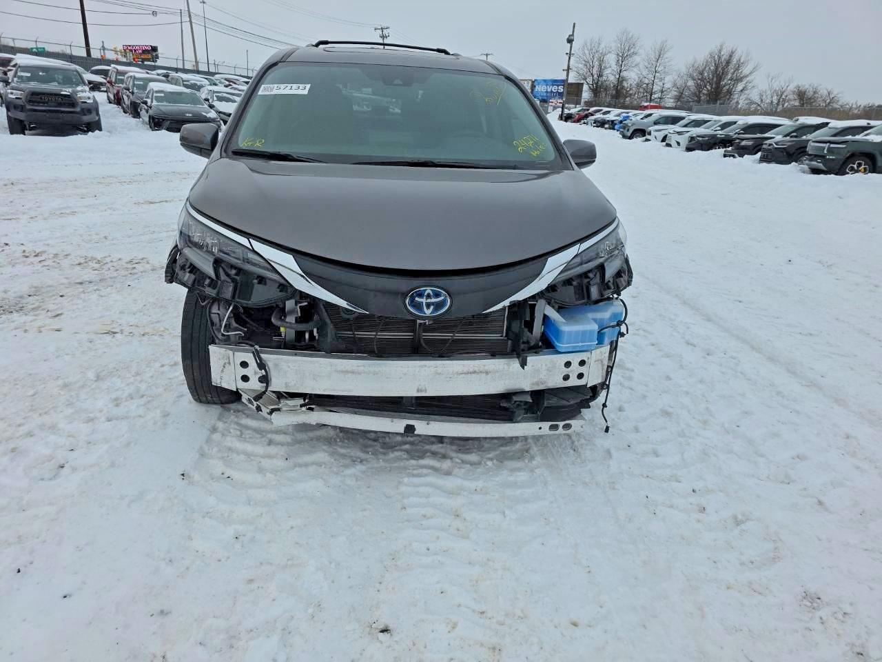 2024 Toyota Sienna Xle - Image 5