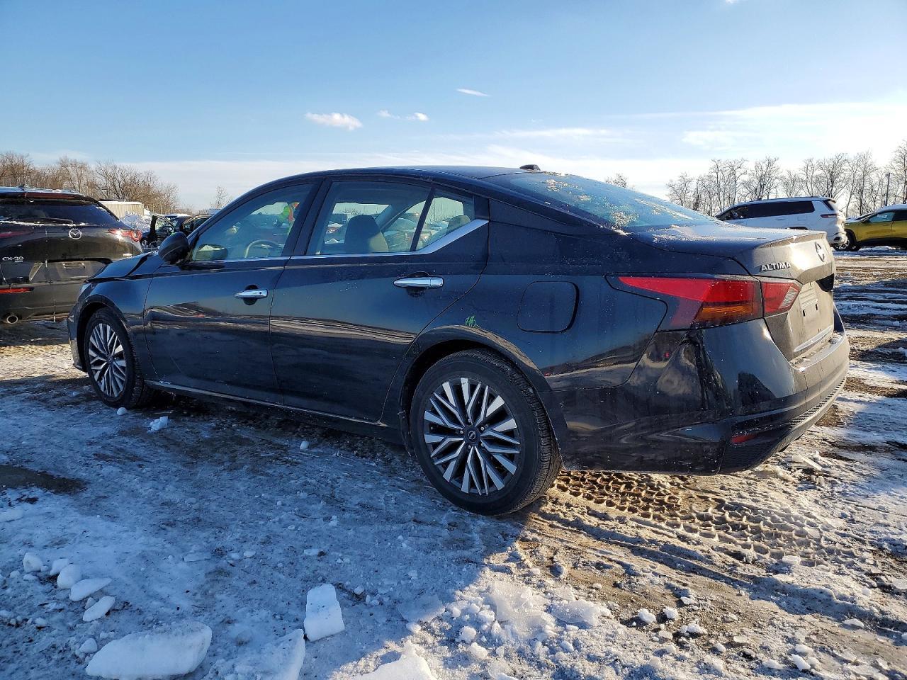 2024 Nissan Altima Sv - Image 2