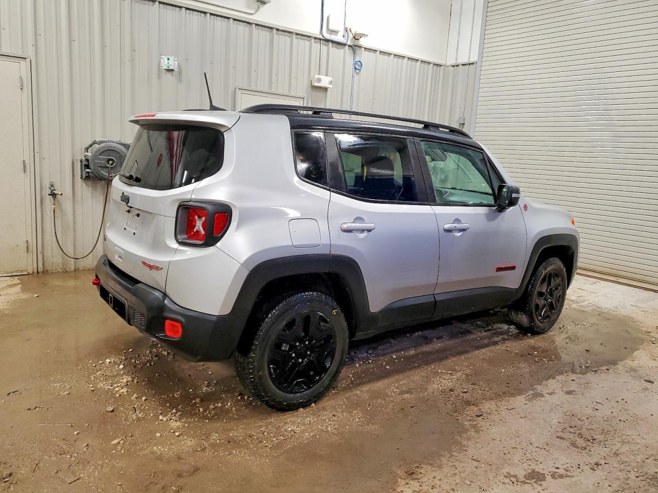 2018 Jeep Renegade Trailhawk - Image 3