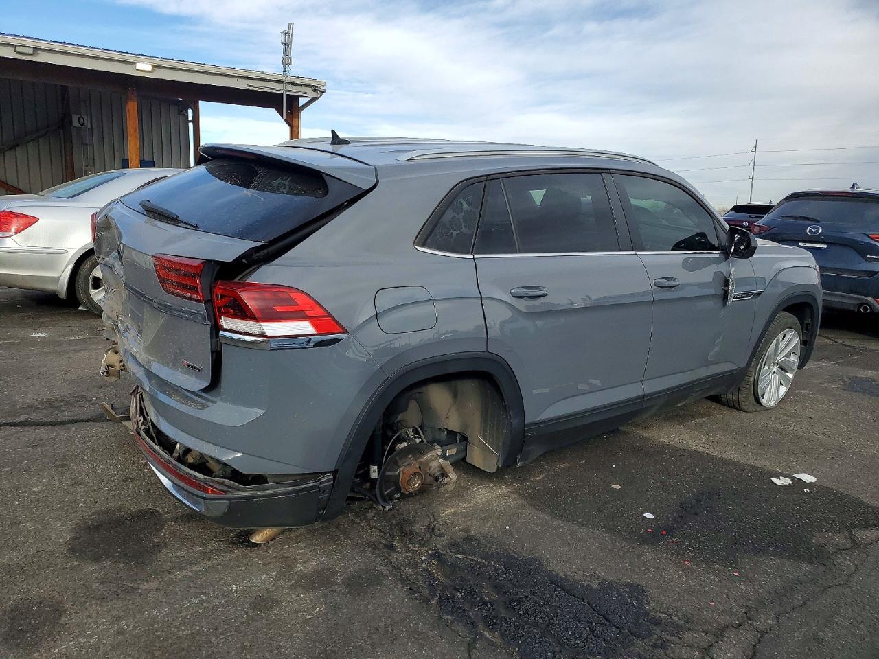 2021 Volkswagen Atlas Cross Sport Se - Image 3