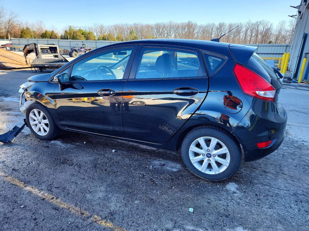 2013 Ford Fiesta Se - Фото 2