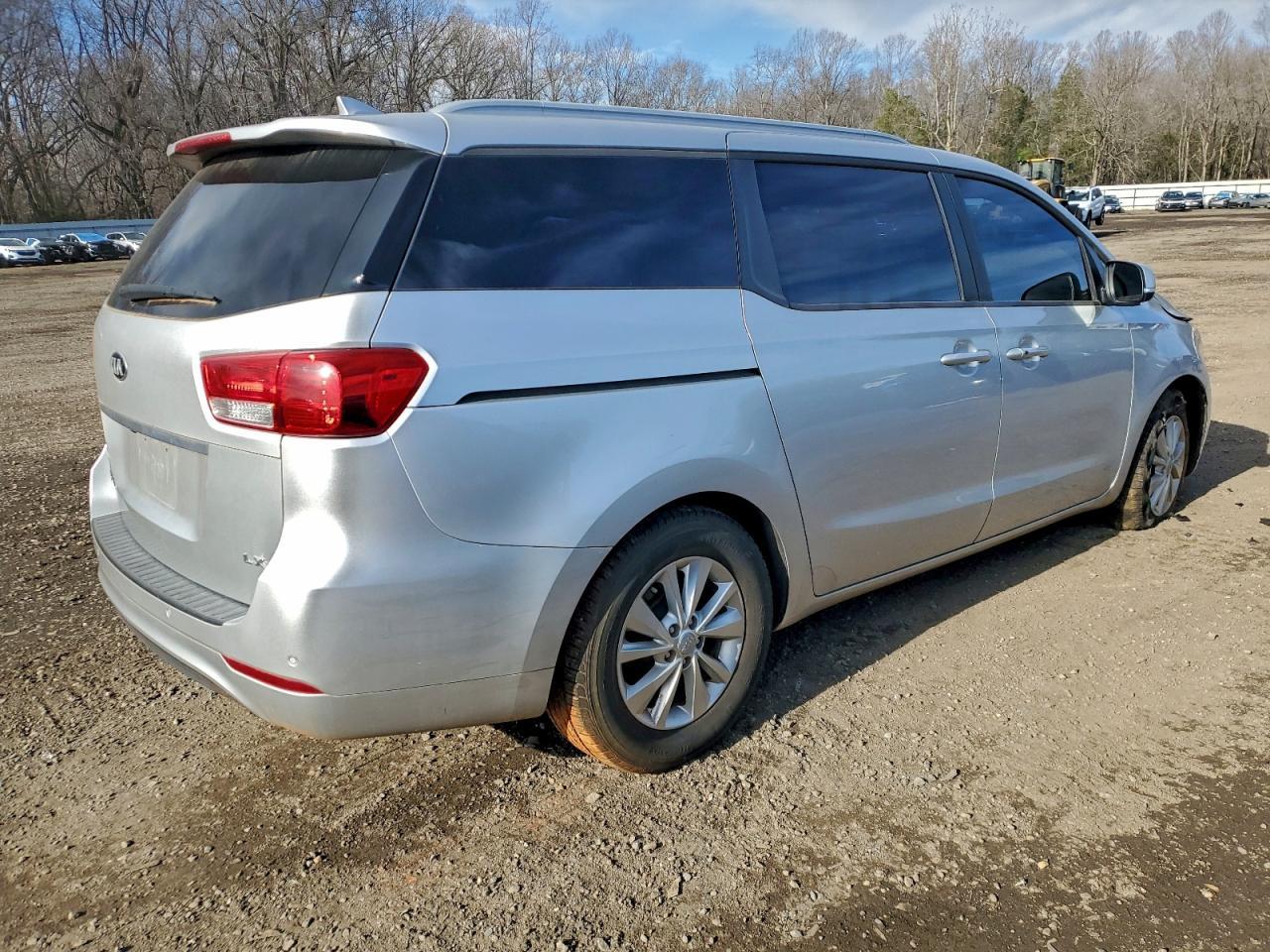 2017 Kia Sedona Lx - Фото 3
