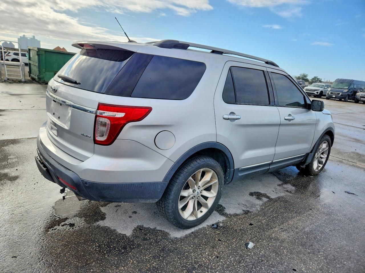 2012 Ford Explorer Xlt - Image 3