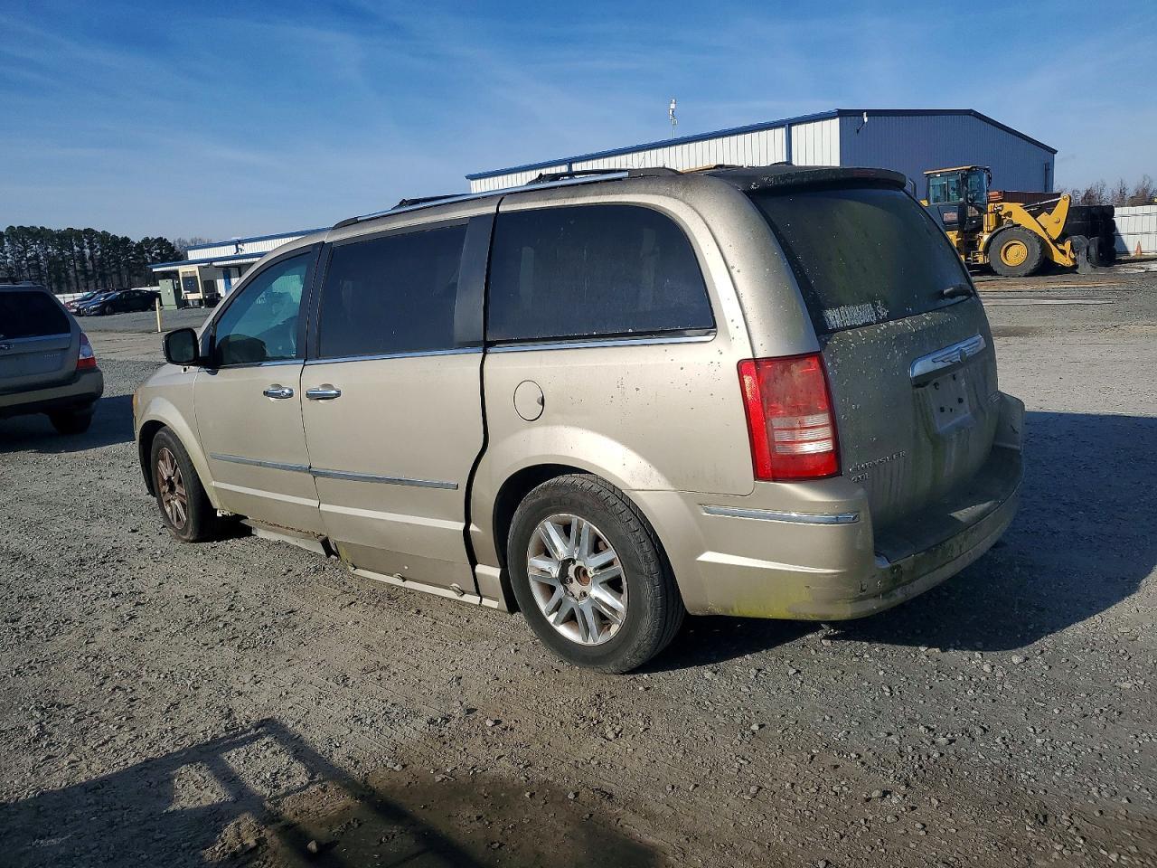 2009 Chrysler Town And C - Image 2