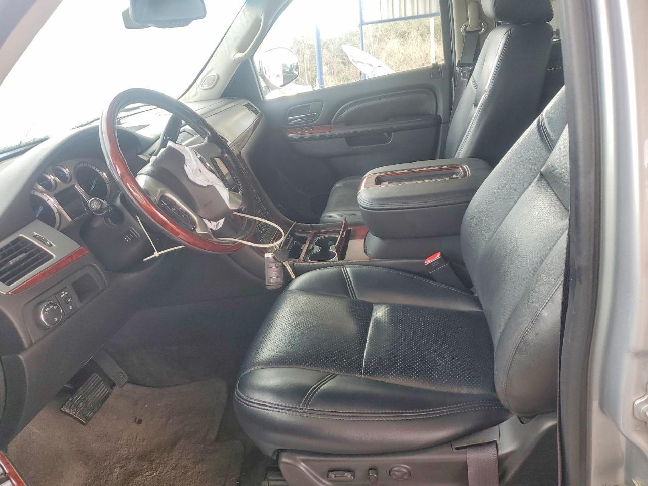 2013 Cadillac Escalade Luxury - Image 7