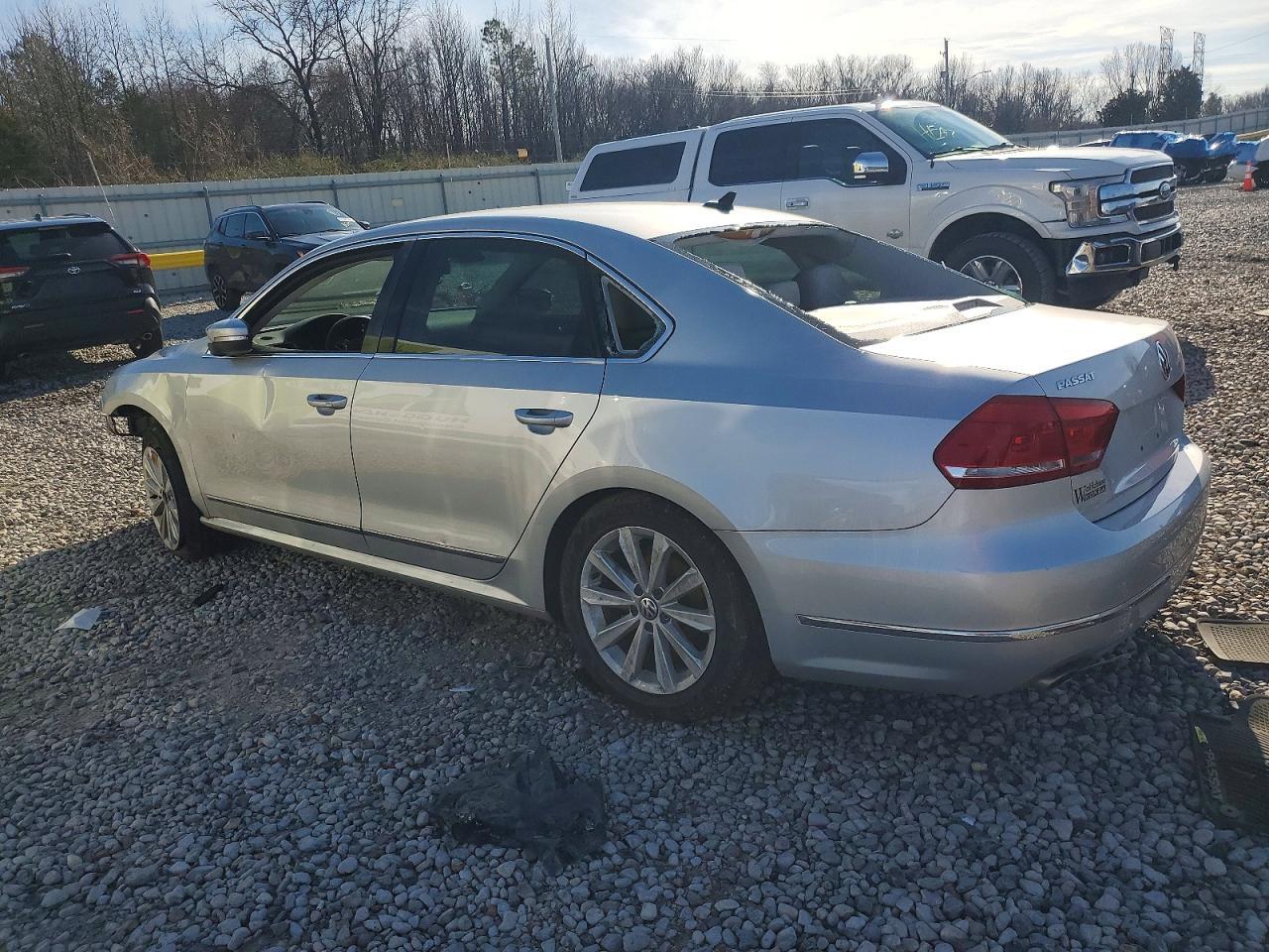 2013 Volkswagen Passat Sel - Фото 2