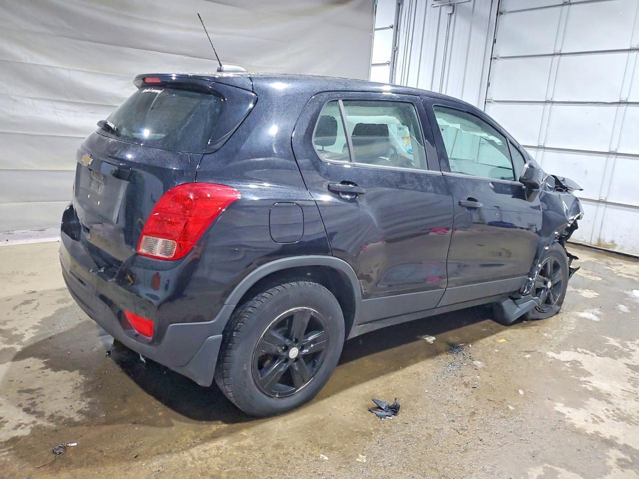 2018 Chevrolet Trax Ls - Image 3