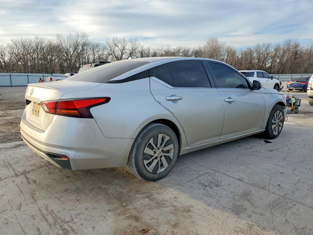 2019 Nissan Altima S - Фото 3