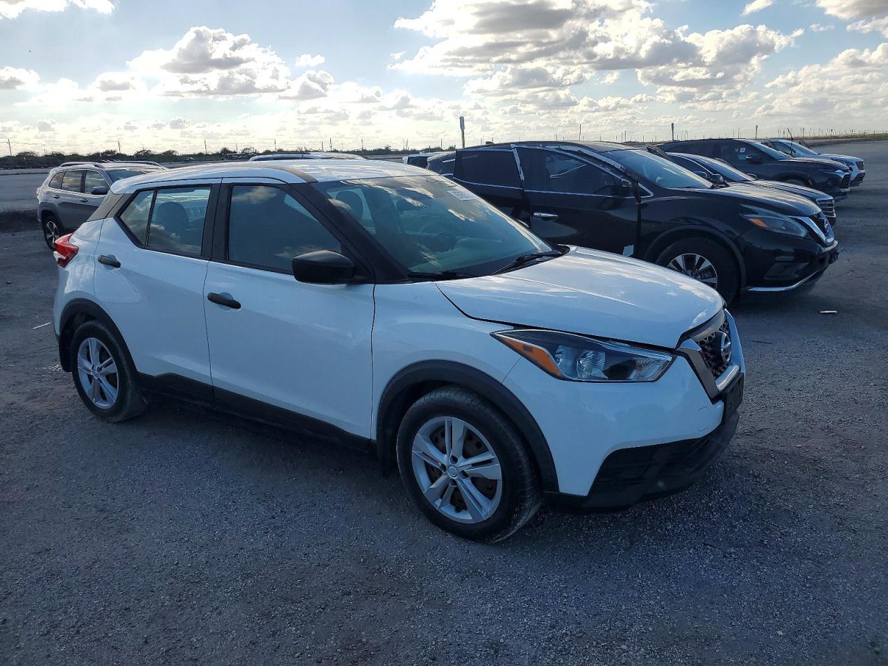 2020 Nissan Kicks S - Фото 4