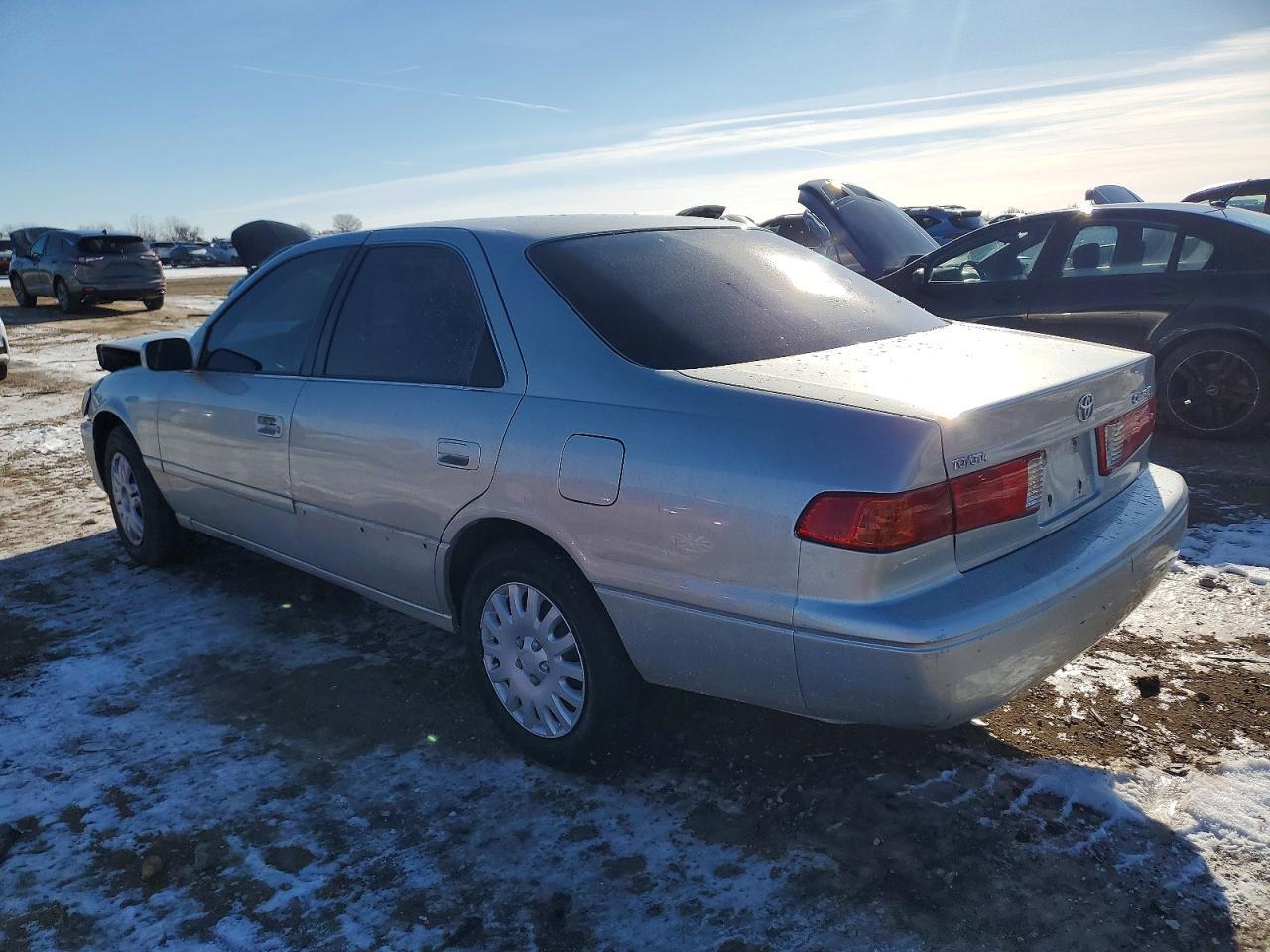 2000 Toyota Camry Ce - Фото 2