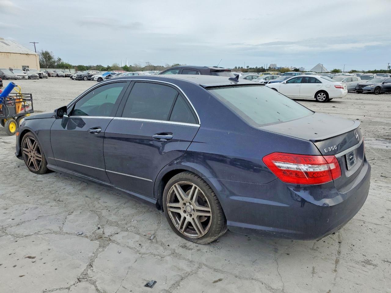 2010 Mercedes-Benz E 350 - Фото 2