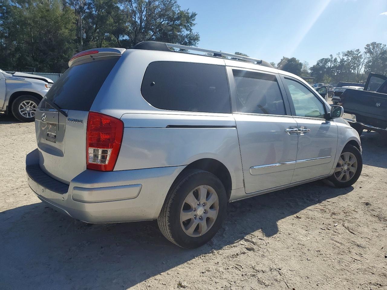 2007 Hyundai Entourage Gls - Image 3