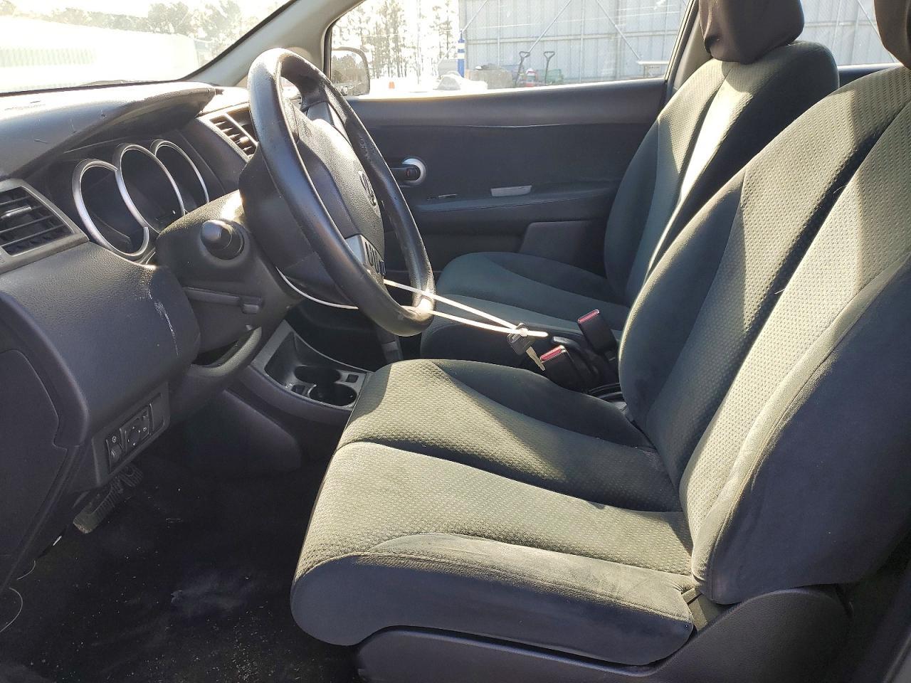 2011 Nissan Versa S - Фото 7