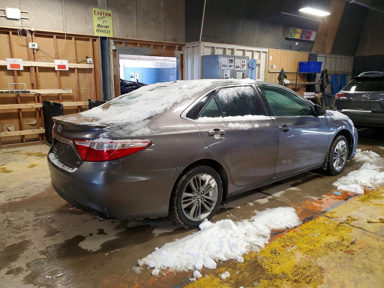 2016 Toyota Camry Le - Фото 3