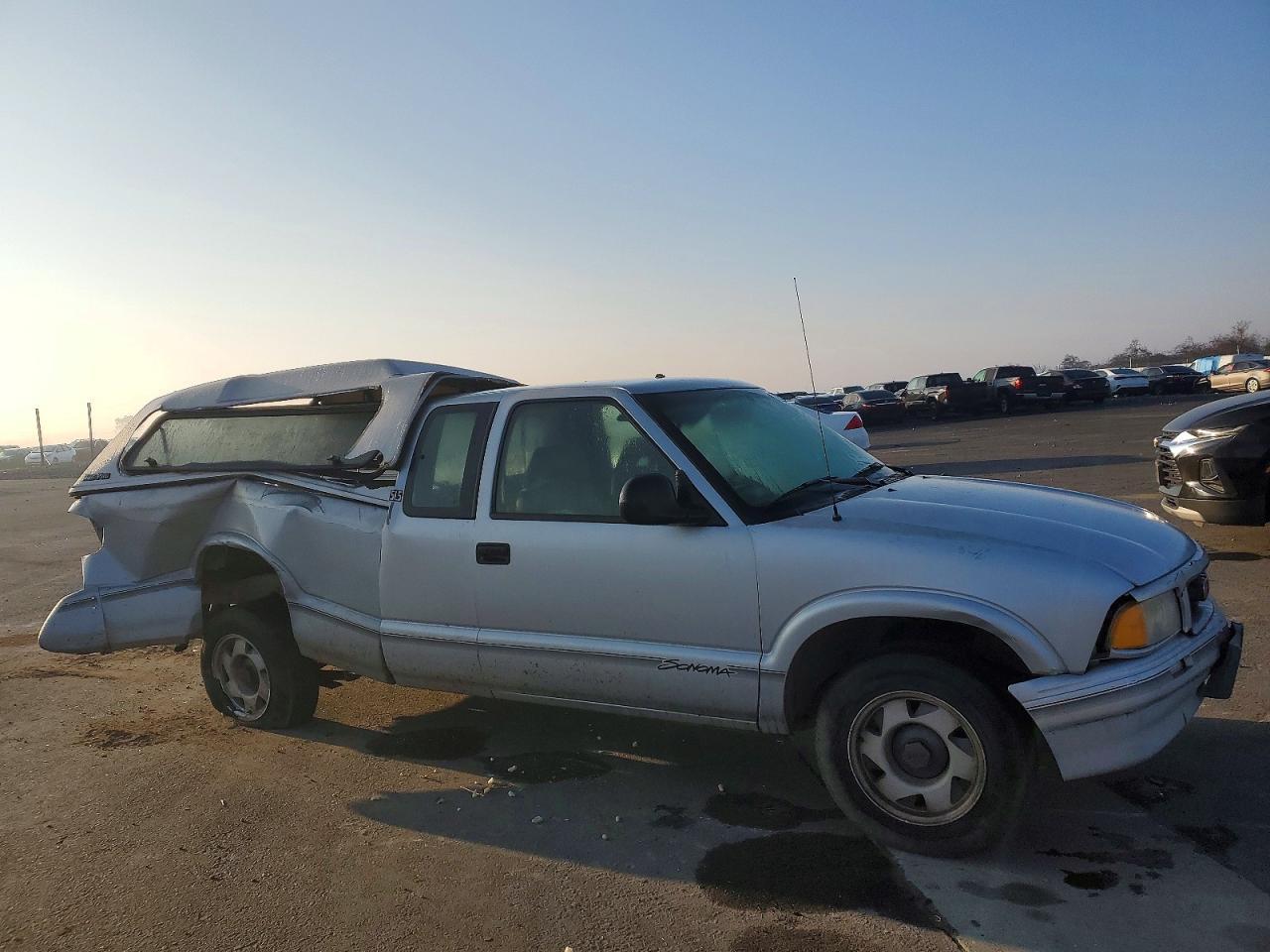 1995 GMC Sonoma - Image 4